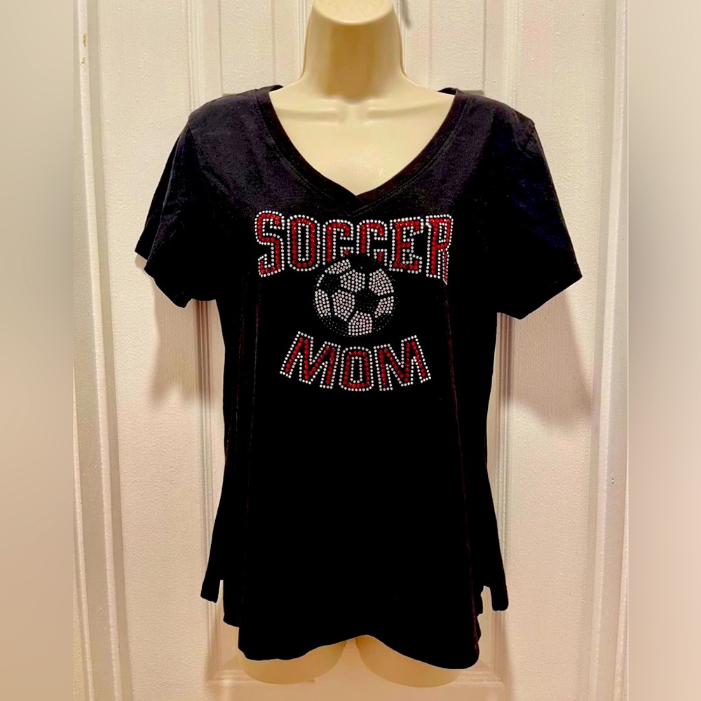“Soccer Mom” rhinestone bling black Short sleeve V-neck T-shirt size Medium